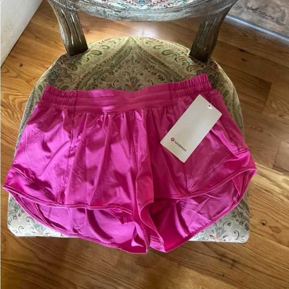 Hotty Hot LR Short 2.5” Lined *Sonic Pink*Only tried on once and were too short.